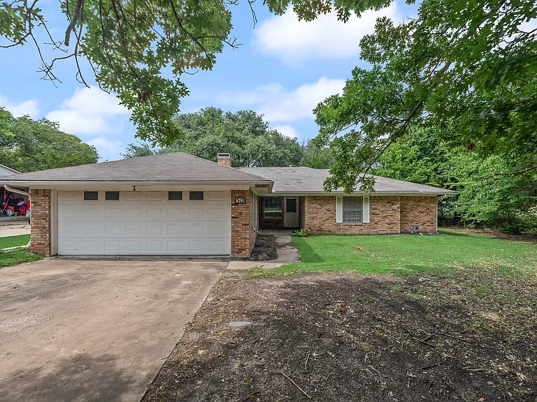 512 E Willow Ln — Photo 10