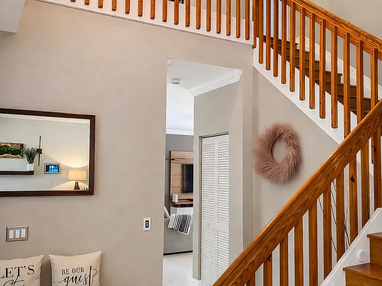 131 Cameron Ct — Photo 2