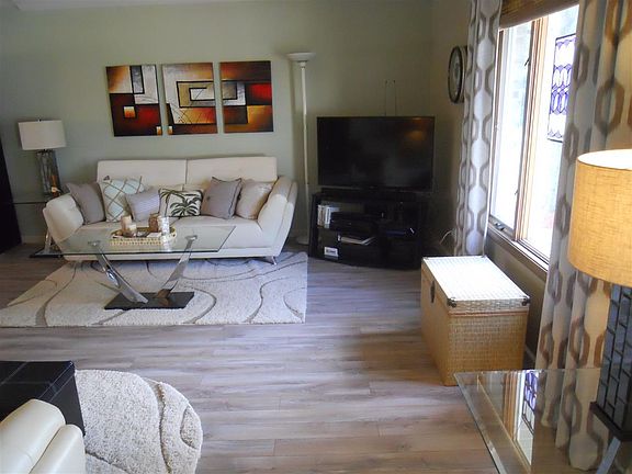 3rd image of 3041 N Silver Ridge Dr