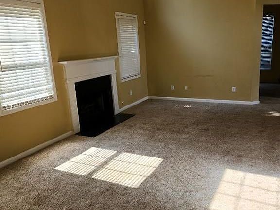 3rd image of 277 Winthrop Ln
