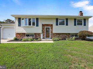 95 Lincoln Dr, Laurel Springs, NJ 08021