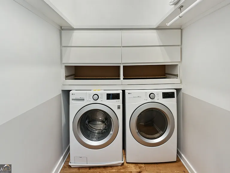 208 12th St NE #304 — Photo 31