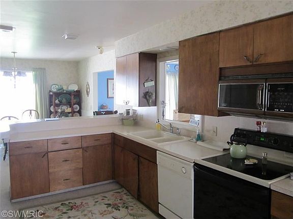 5th image of 2858 Hawley Hwy