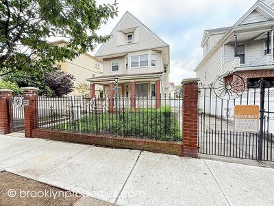 607 E 2nd St, Brooklyn, NY, 11218