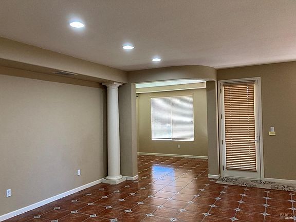 5th image of 326 Brockton Place