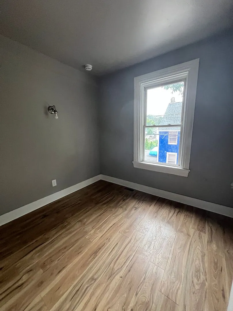 Single 3 BR House, close to downtown Lancaster — Photo 4