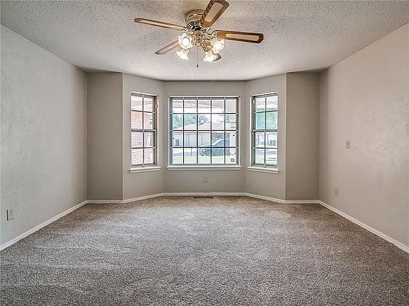 5th image of 1405 N Woodland Way