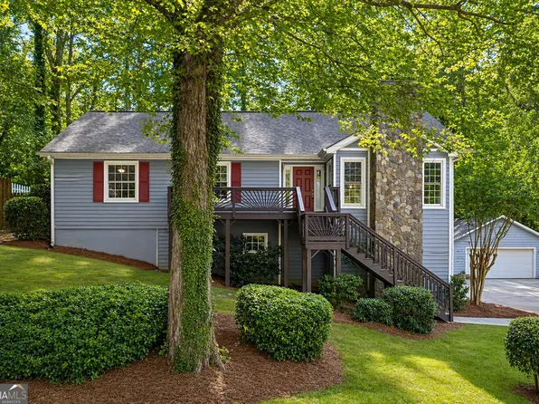 4520 Forest Green Dr, Sugar Hill, GA 30518