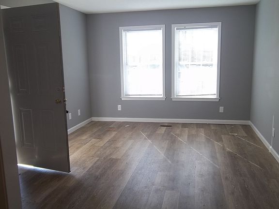 2nd image of 812 Corner Ct