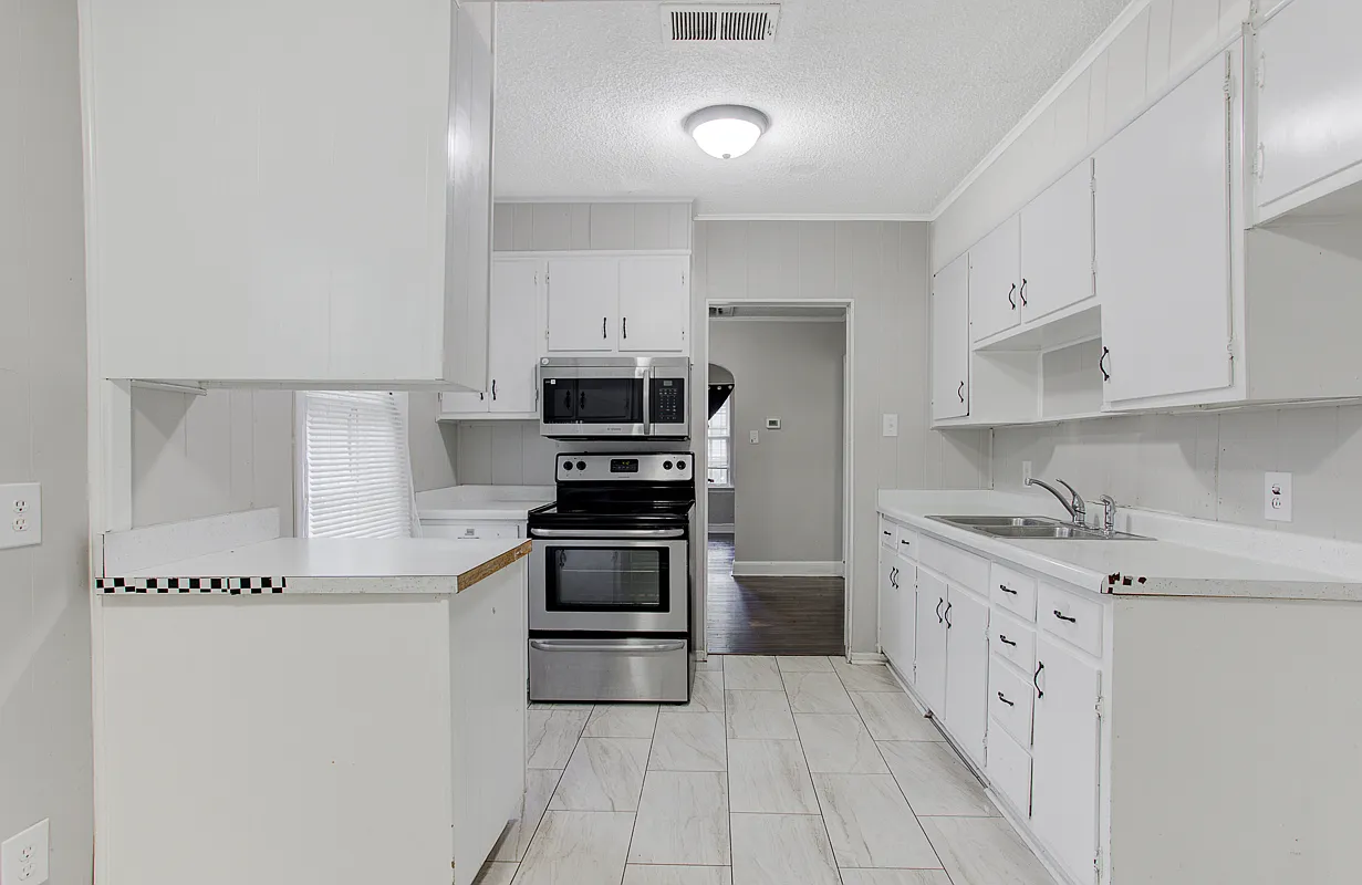 3 bed, 1118 sqft, $1,100 — Photo 3