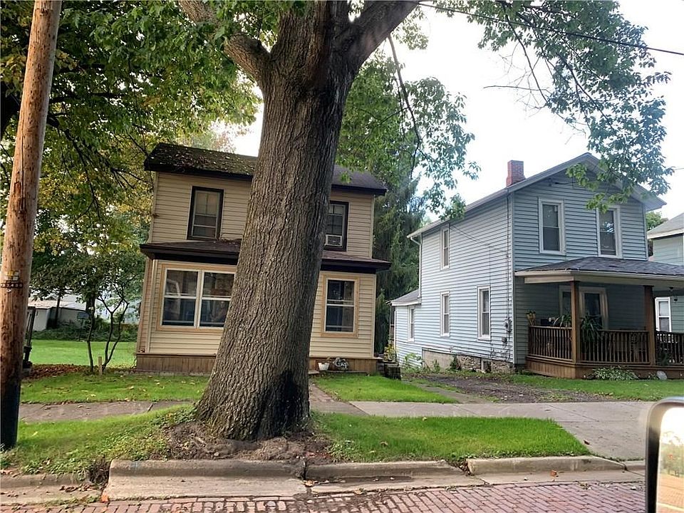1st image of 28 W 10th St