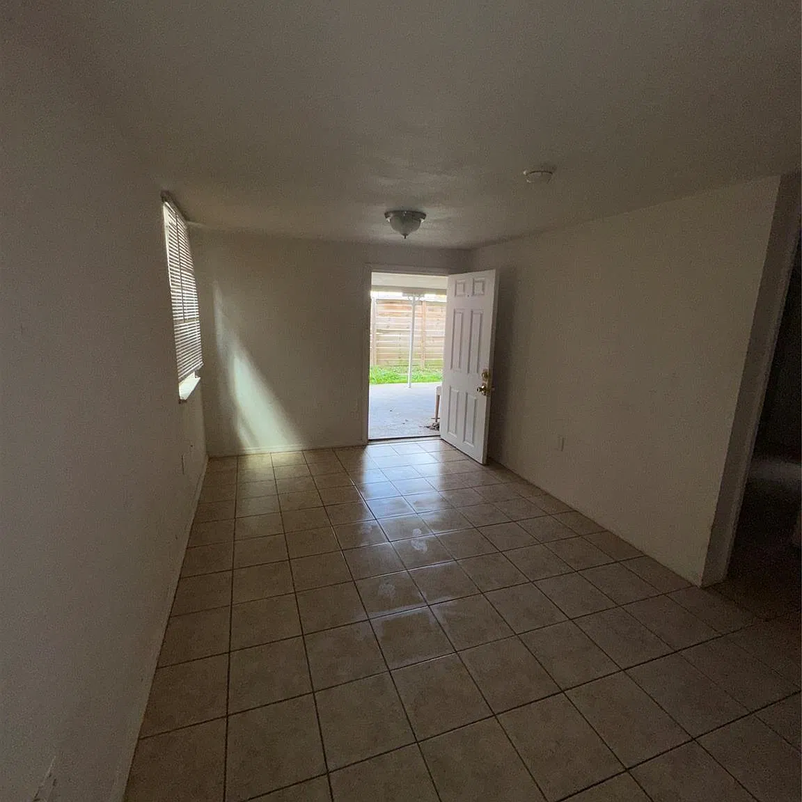 1 bed, 1.0 bath, 2312 sqft, $900 — Photo 3
