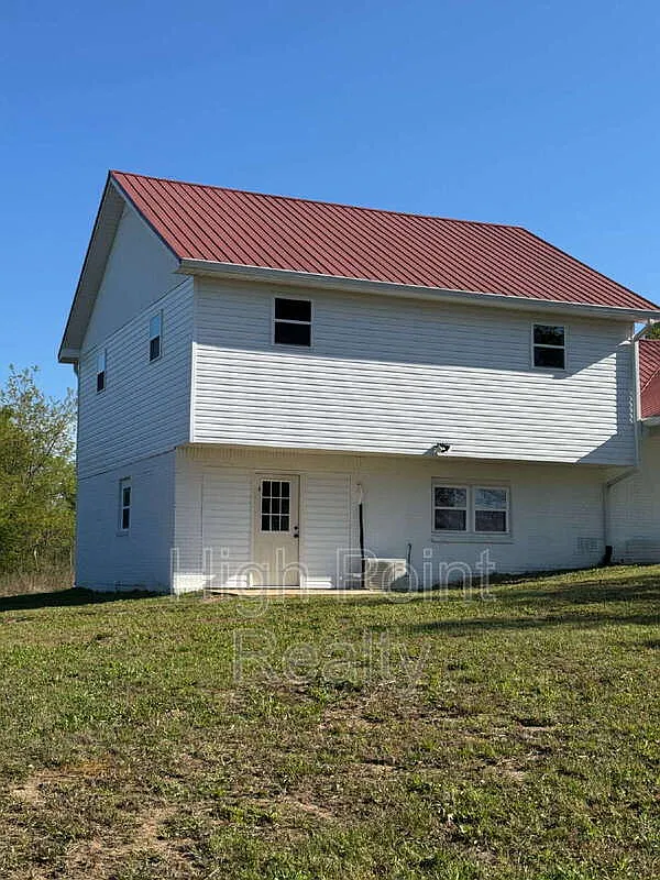 3 bed, 3.0 bath, 1680 sqft, $1,500 — Photo 2