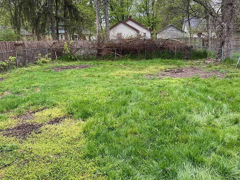 1366 Jennings Ave — Photo 12