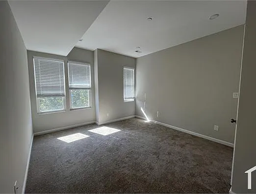 3 bed, 670 sqft, $5,300 — Photo 4