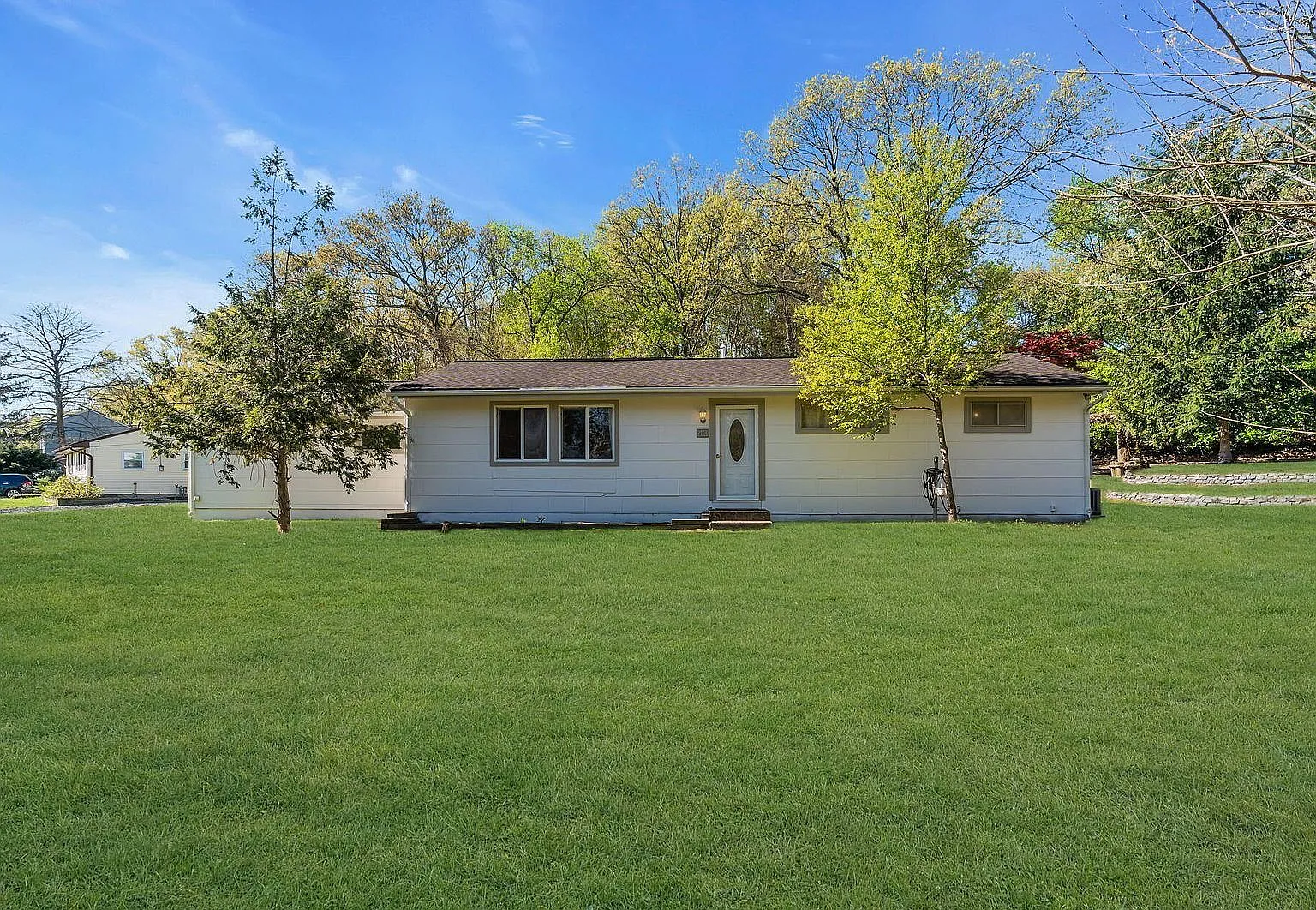 5 bed, 1700 sqft, $3,000 — Photo 1