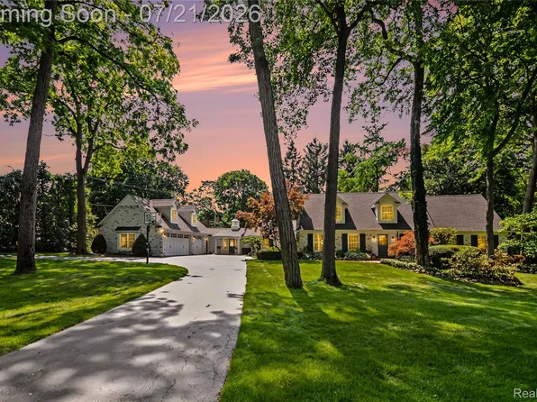 3780 Squirrel Rd, Bloomfield Hills, MI 48304