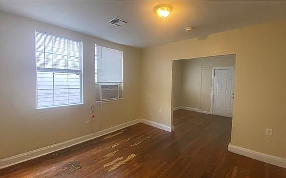 3rd image of 2205 Dumaine St #B