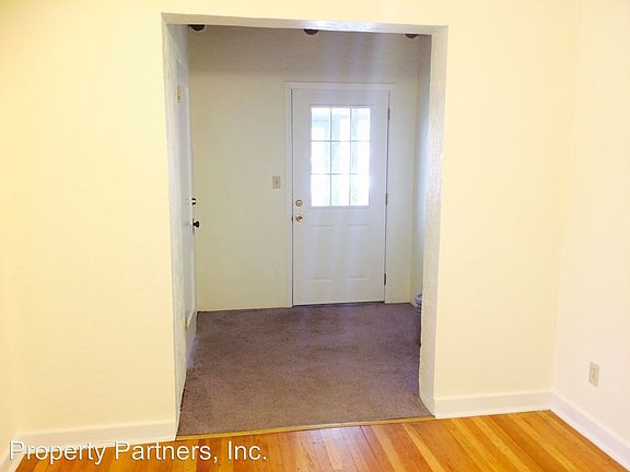 3rd image of 2114 Oxford Ave SE APT A