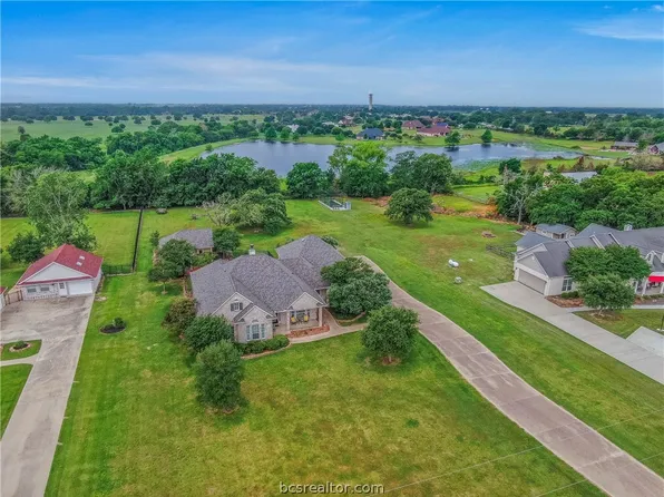 5784 Easterling Dr, Bryan, TX 77808