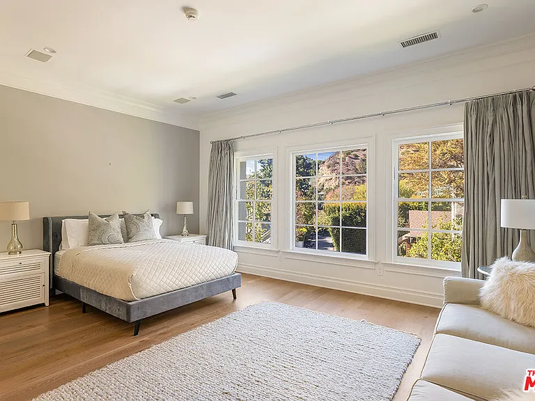 1460 N Doheny Dr — Photo 10
