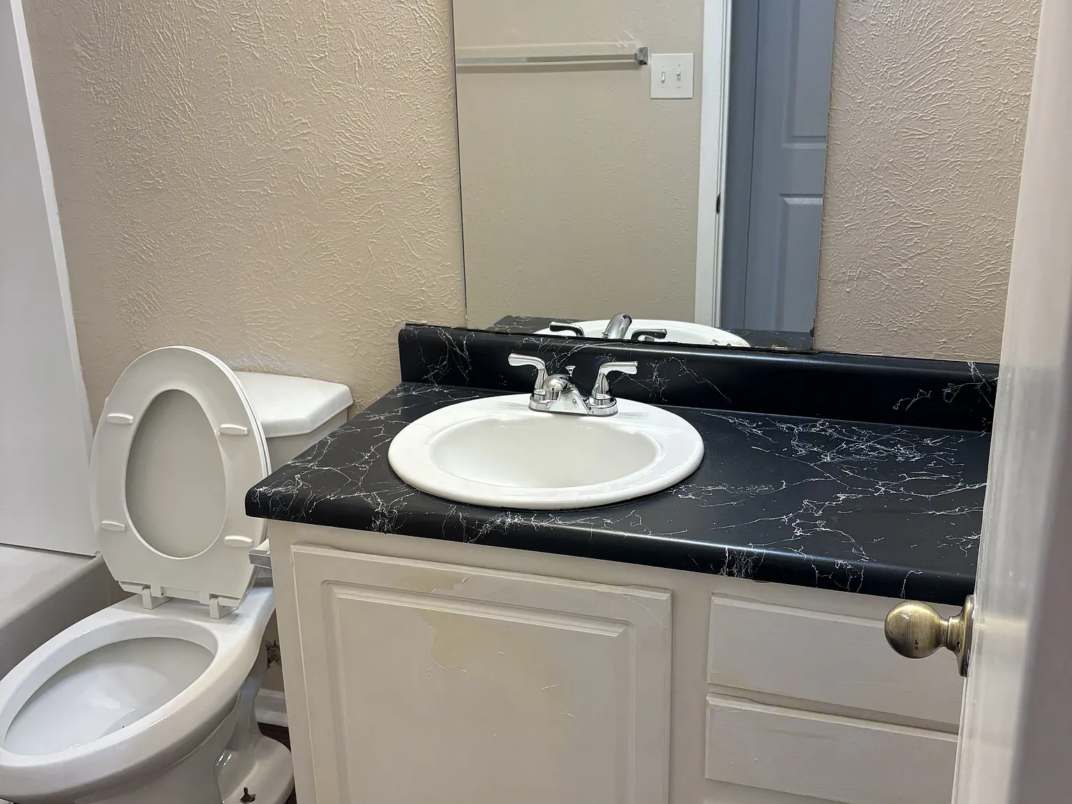 2 bed, 872 sqft, $1,100 — Photo 4