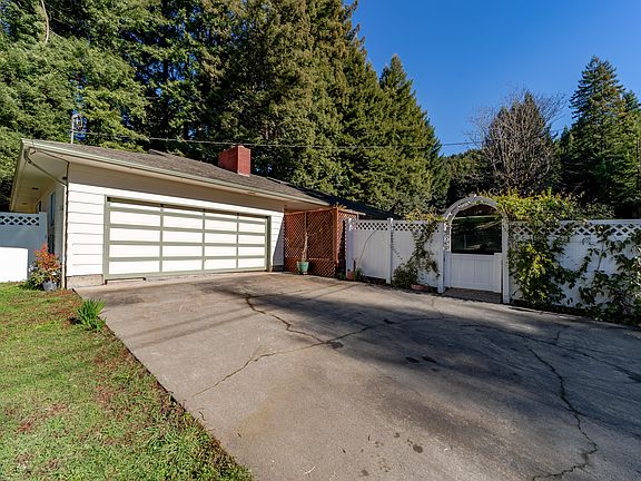 4th image of 829 Blue Lake Blvd