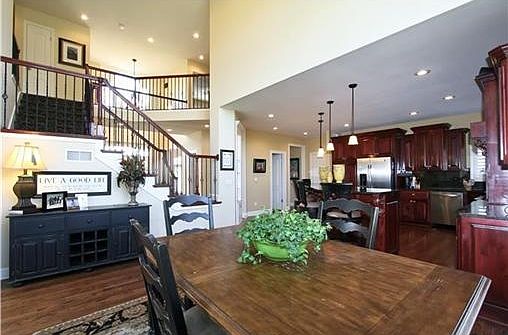 5th image of 2510 NE Lake Breeze Dr