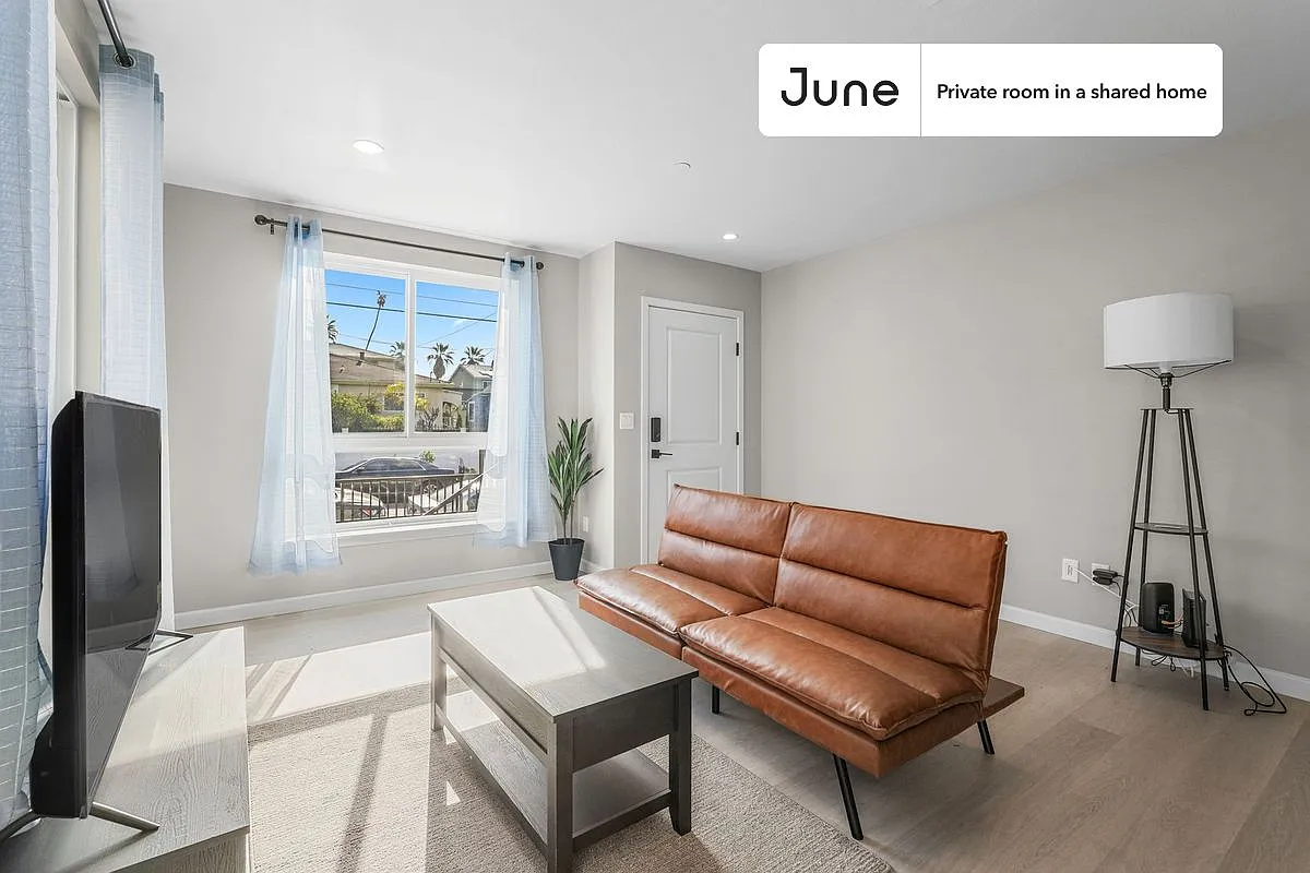 Queen bedroom in 5 bed/5 bath home in Boyle Heights #1829 C — Photo 3