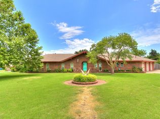 100 S Hickory Ln, Moore, OK 73160