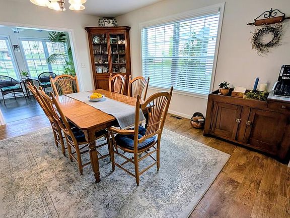 5th image of 223 Darlington Ct