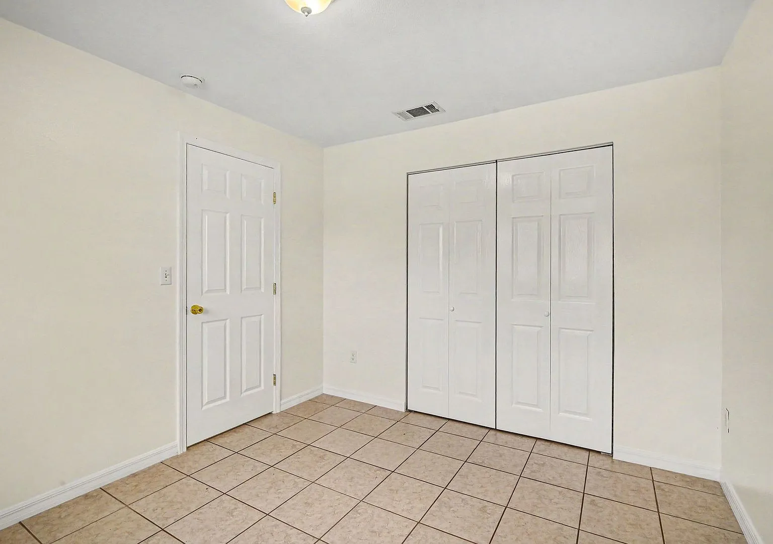 255 West Towne Pl — Photo 4