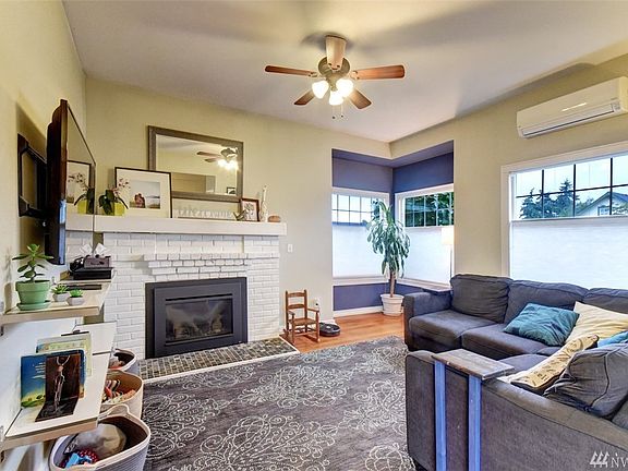 2nd image of 2710 Leonard Dr