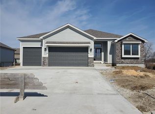 1610 SW Blackstone Pl, Lees Summit, MO 64082