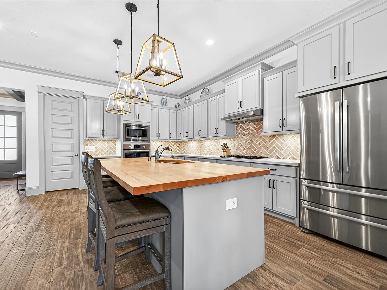 3 bed, 2.5 bath, 3034 sqft, $5,500 — Photo 2