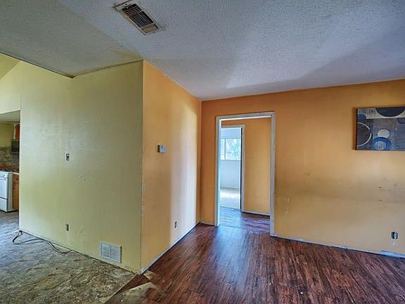 4th image of 1804 Cherry Orchard Dr