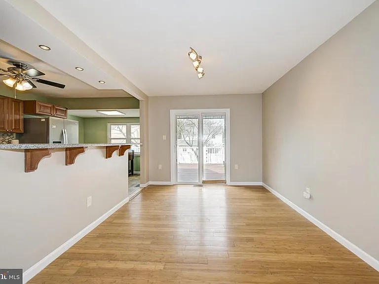 76 Argyle Ave — Photo 17