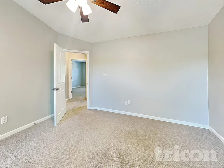 106 Newbury Dr — Photo 8
