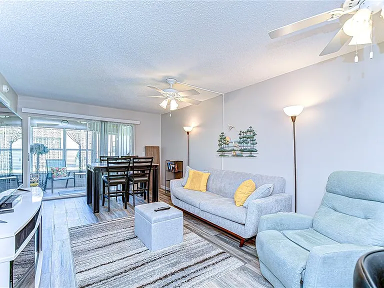 13870 Oakwood Ln — Photo 10