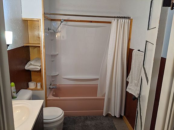 5th image of 121 S Lincoln Ave