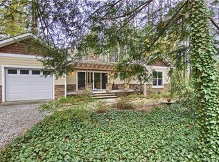 63 Robert E Lee Dr, Flat Rock, NC 28731