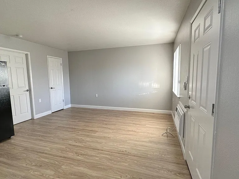 2464 Wrondel Way #E-F — Photo 5