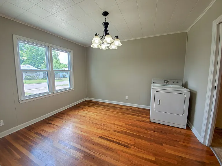 118 W Franklin St — Photo 5