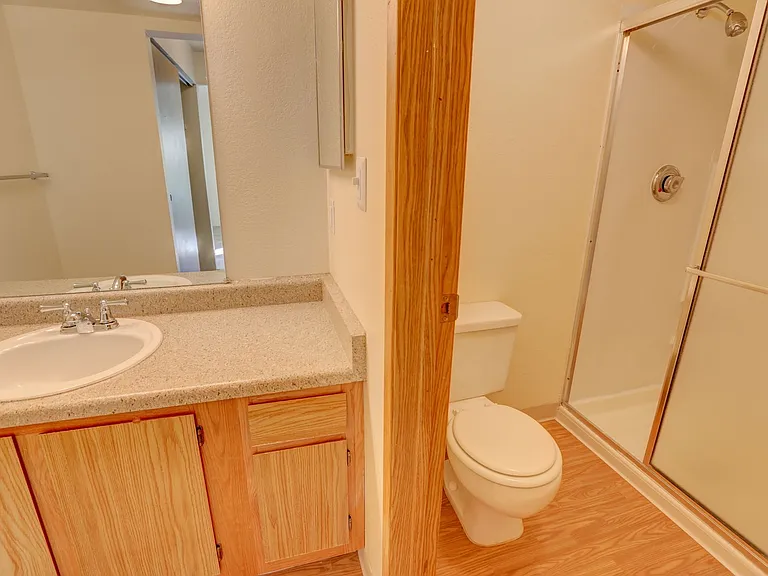 Americana Lakewood Apartments — Photo 69