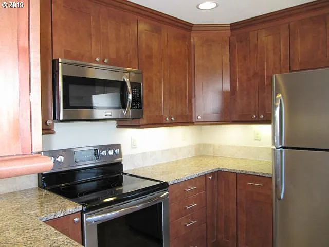 350 N Maple St — Photo 7