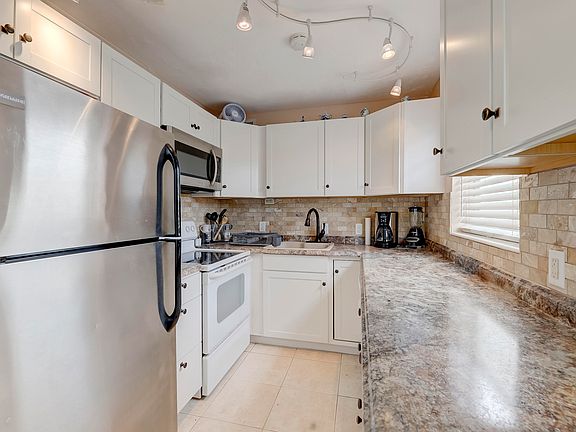 2nd image of 333 Markham Cres #O-333