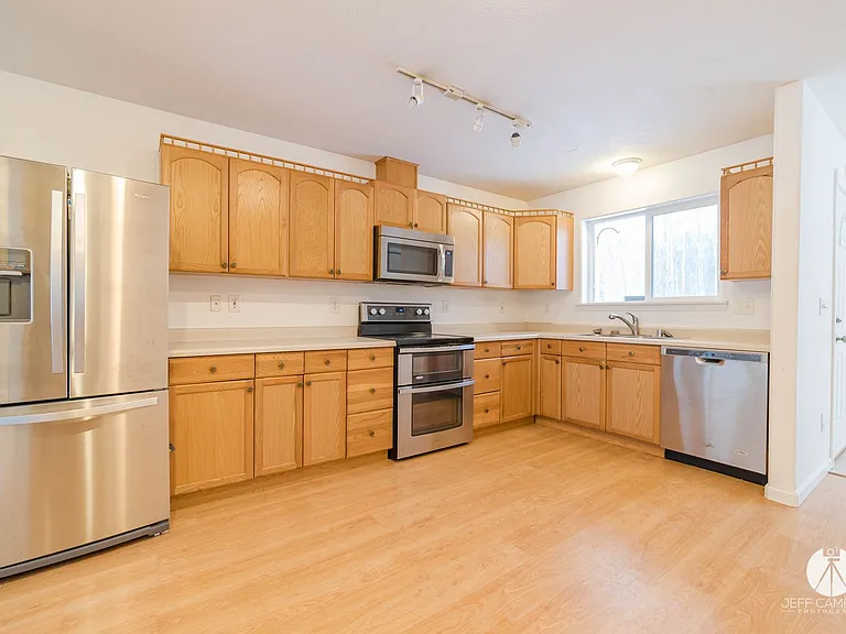 1100 W Nugget Ave — Photo 9