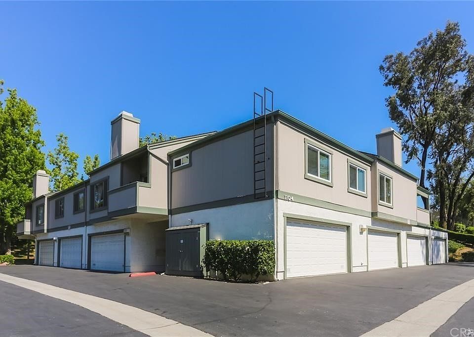 1st image of 1104 Cleghorn Dr Unit E