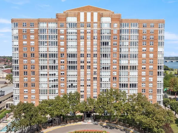 250 E Harbortown Dr APT 102, Detroit, MI 48207