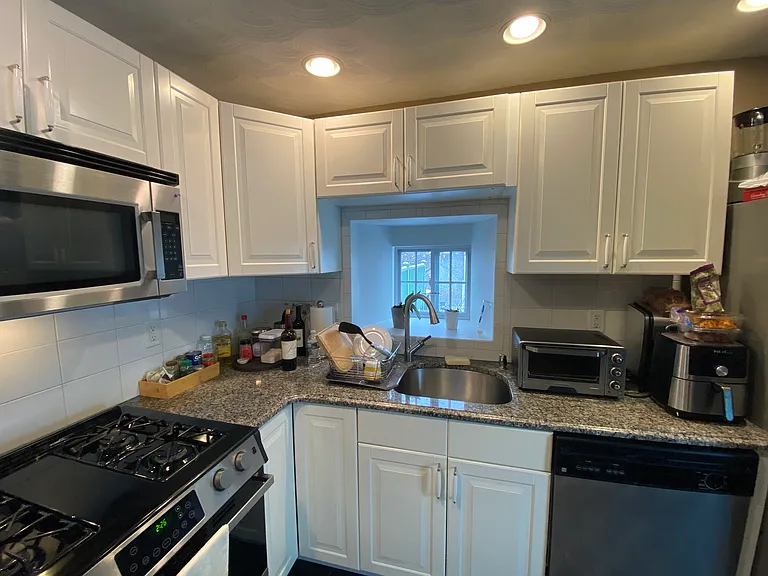 88 Pearl St #3 — Photo 13